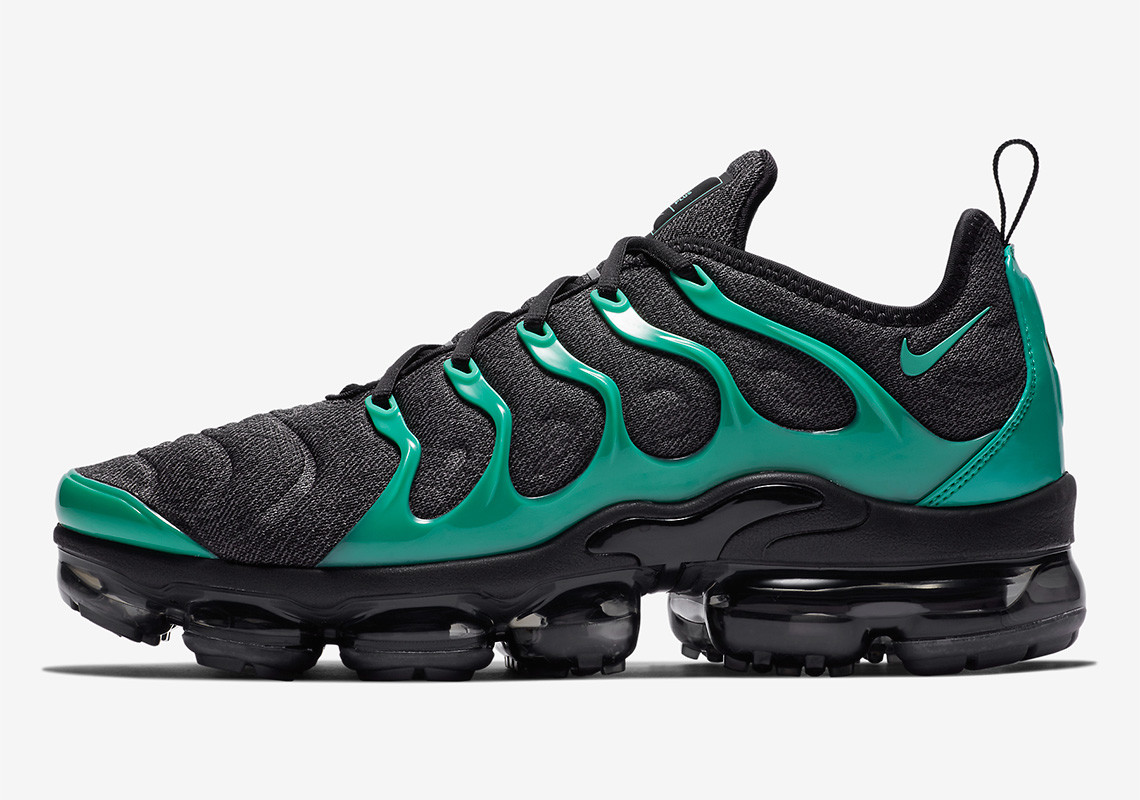 nike vapormax plus eastbay